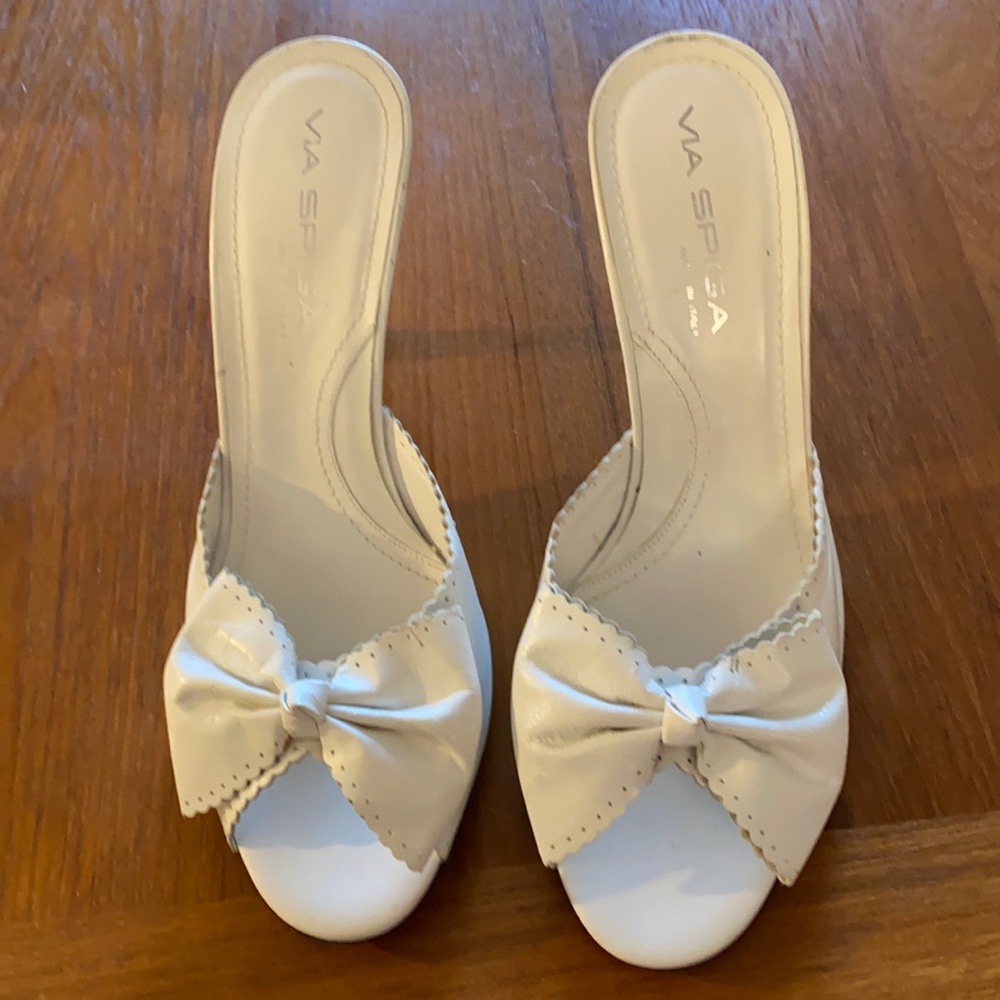 White 8.5 Via Spiga 3” heels